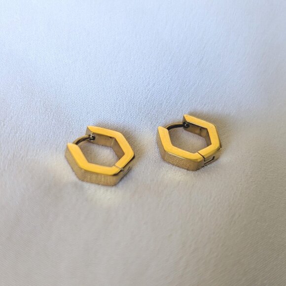 Waterproof Gold Jewelry Tarnish Free 18k Gold PVD Meivim Huggie Earrings - Picture 6 of 6